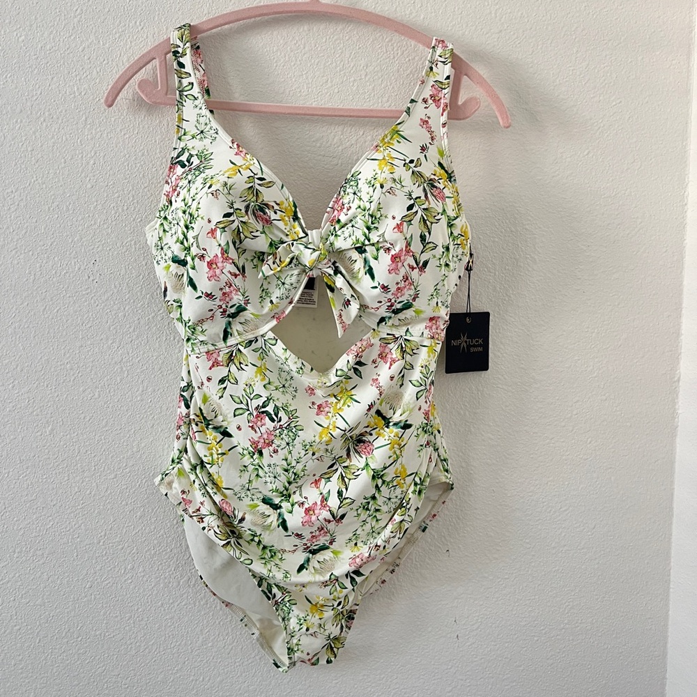 Nip Tuck Swim Floral One Piece Swimsuit DD Cup NWT Tummy Control Cutout